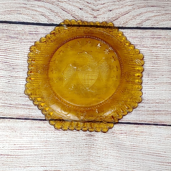 Vintage Amber Glass Patriotic Eagle Plate - Picture 2 of 5
